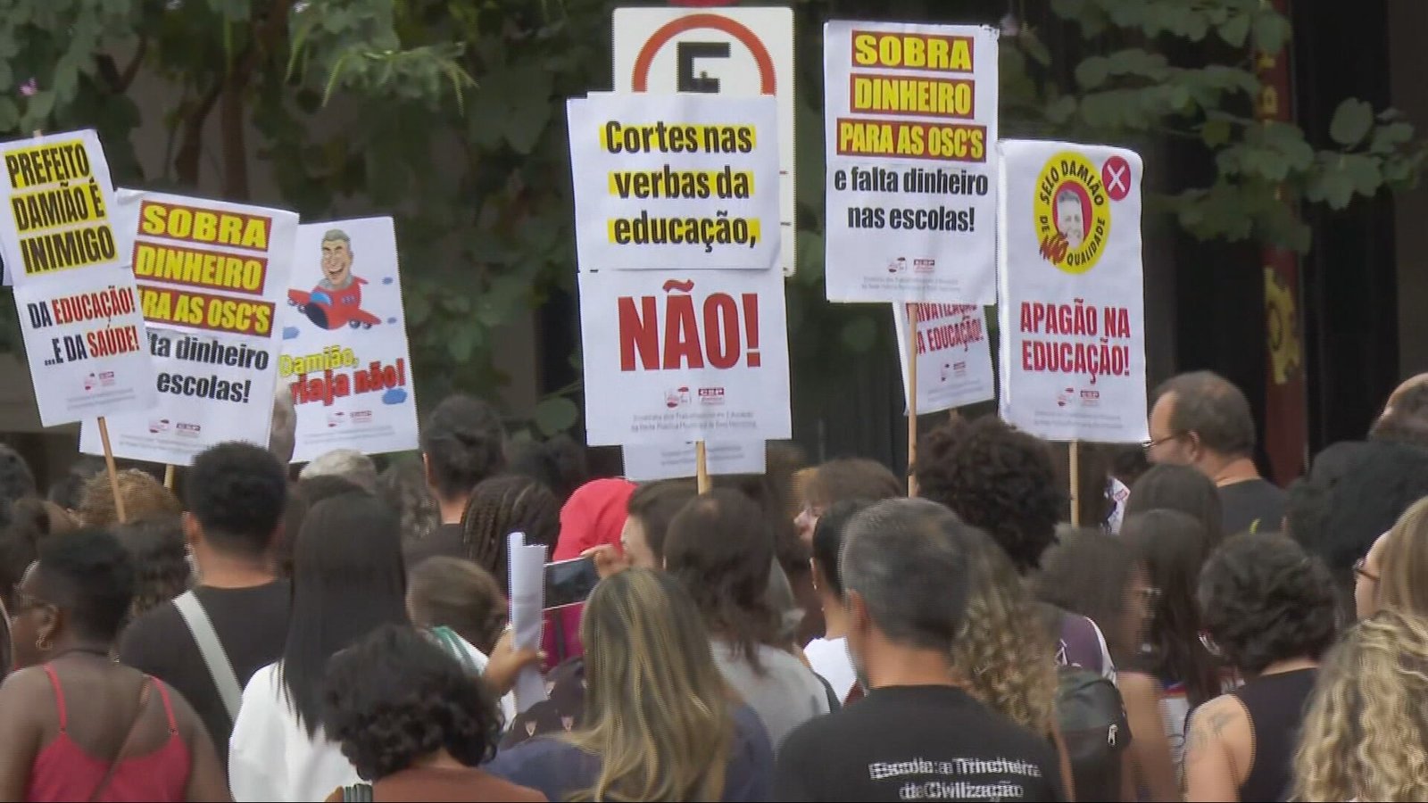 Greve dos professores em Belo Horizonte entra em impasse e afeta rede municipal